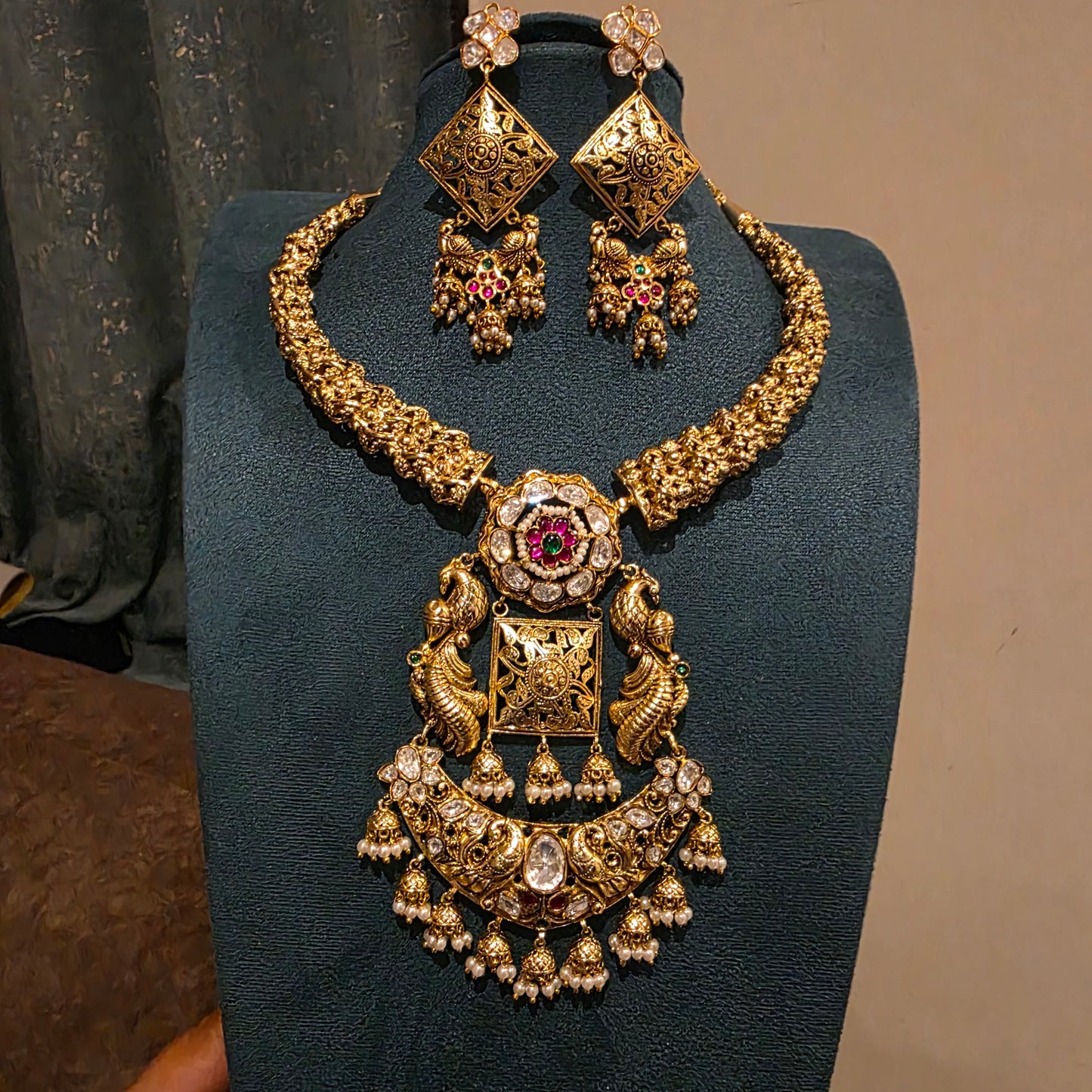 Shobha- heritage hasli with moissanite and jadau motifs
