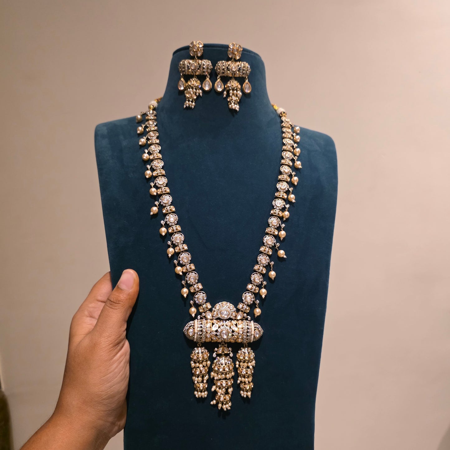 Suhasini- dual tone long haram in lv shade polki