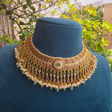 Advithiya- kemp stone choker