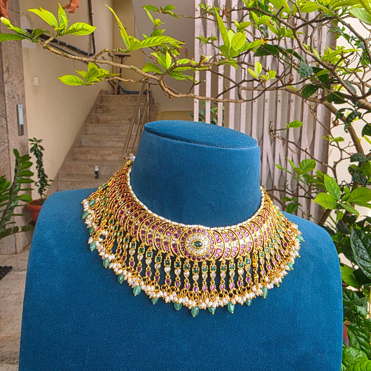 Advithiya- kemp stone choker