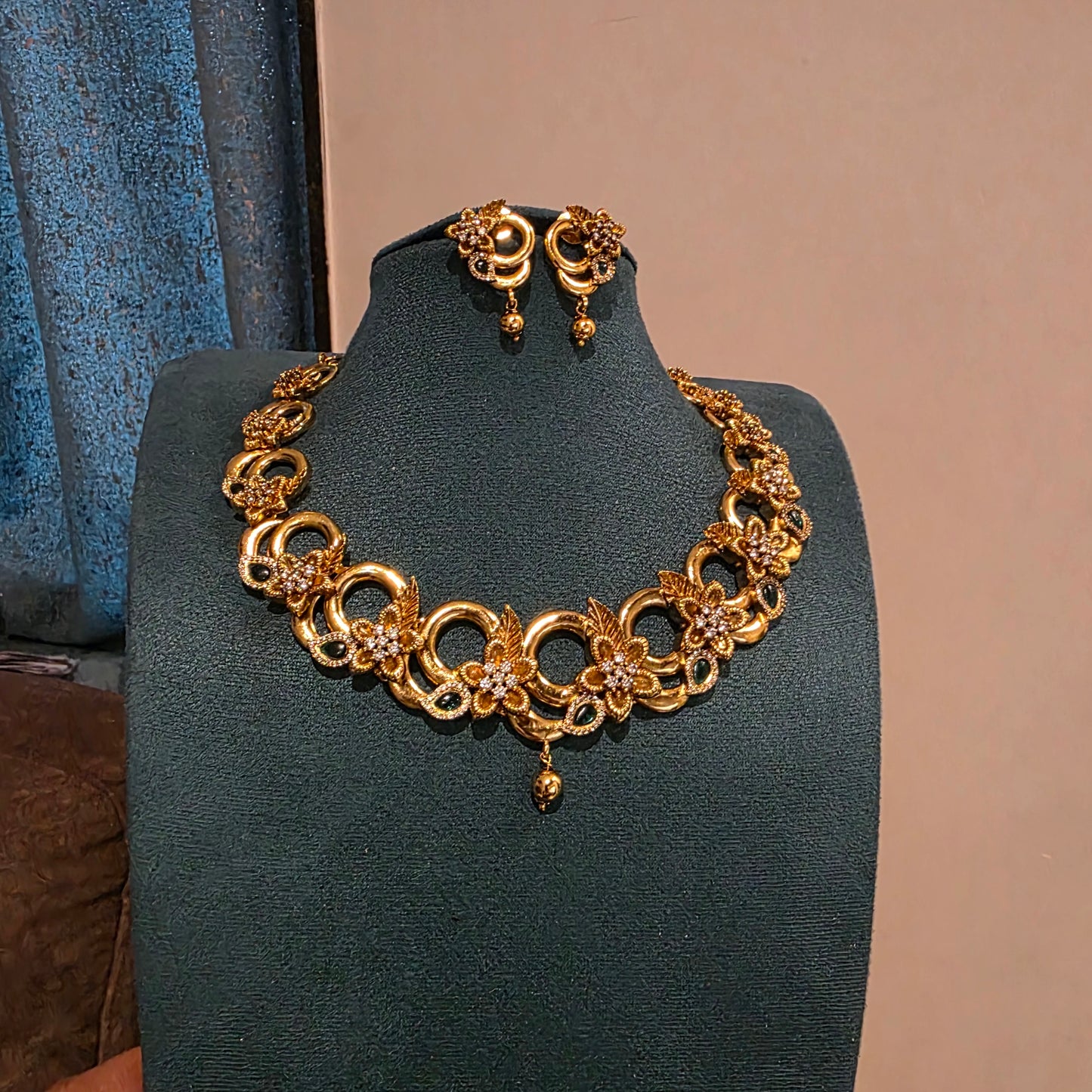 Bhavya- antique gold plated neckset