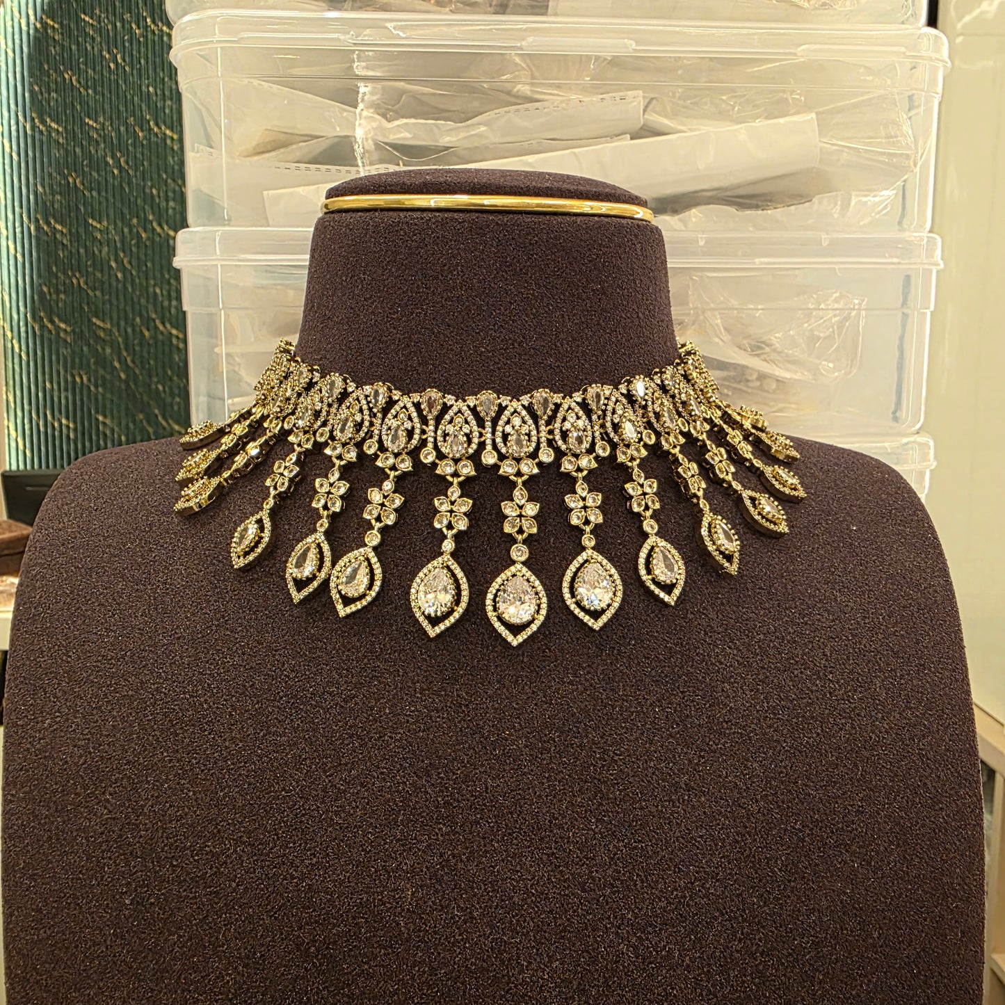 Indriya- ad stone choker