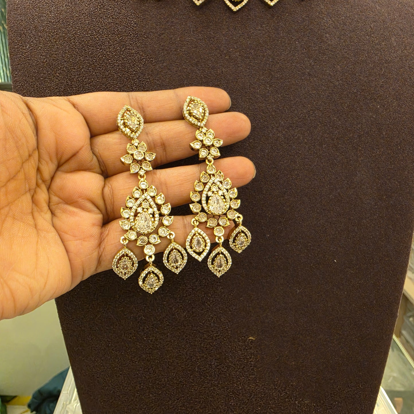 Indriya- ad stone choker