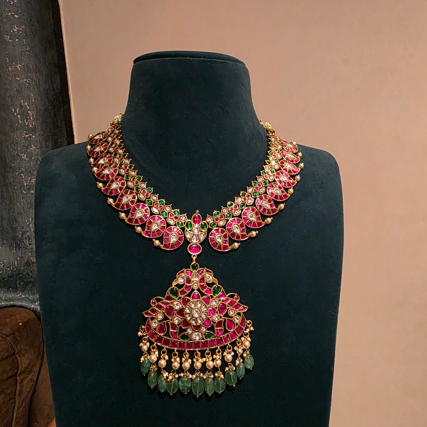 Manohari- jadau mangko neckset with detachable locket