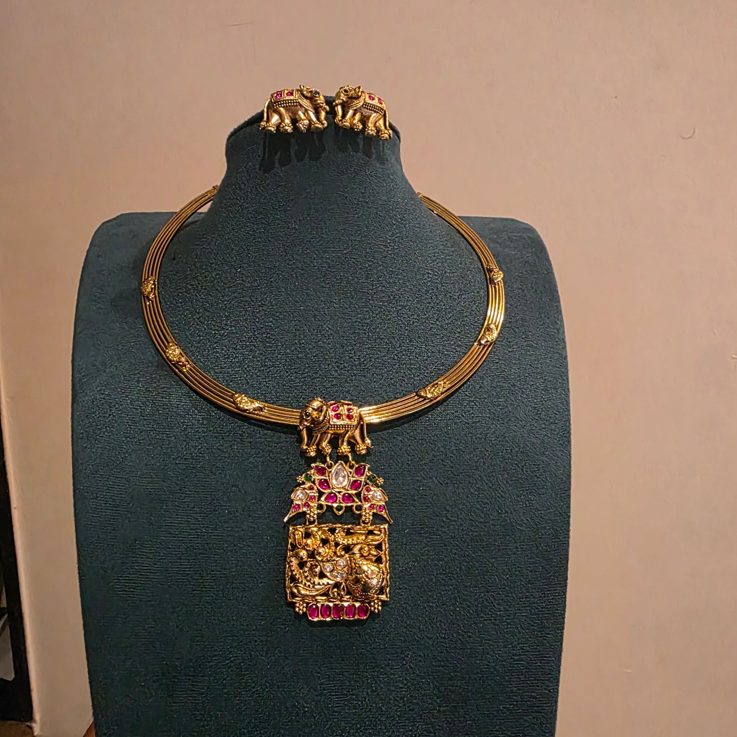 Kunjarah- hali with jadau pendant