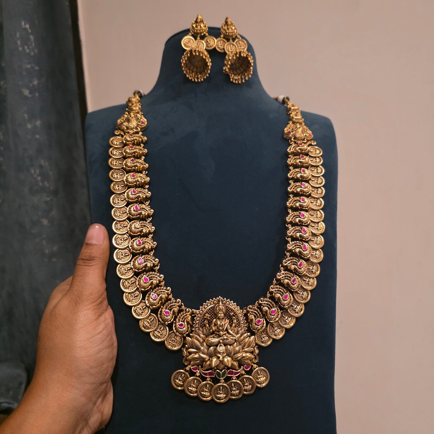 Jayapradha- nakshi kasu haram set with jadau detailing