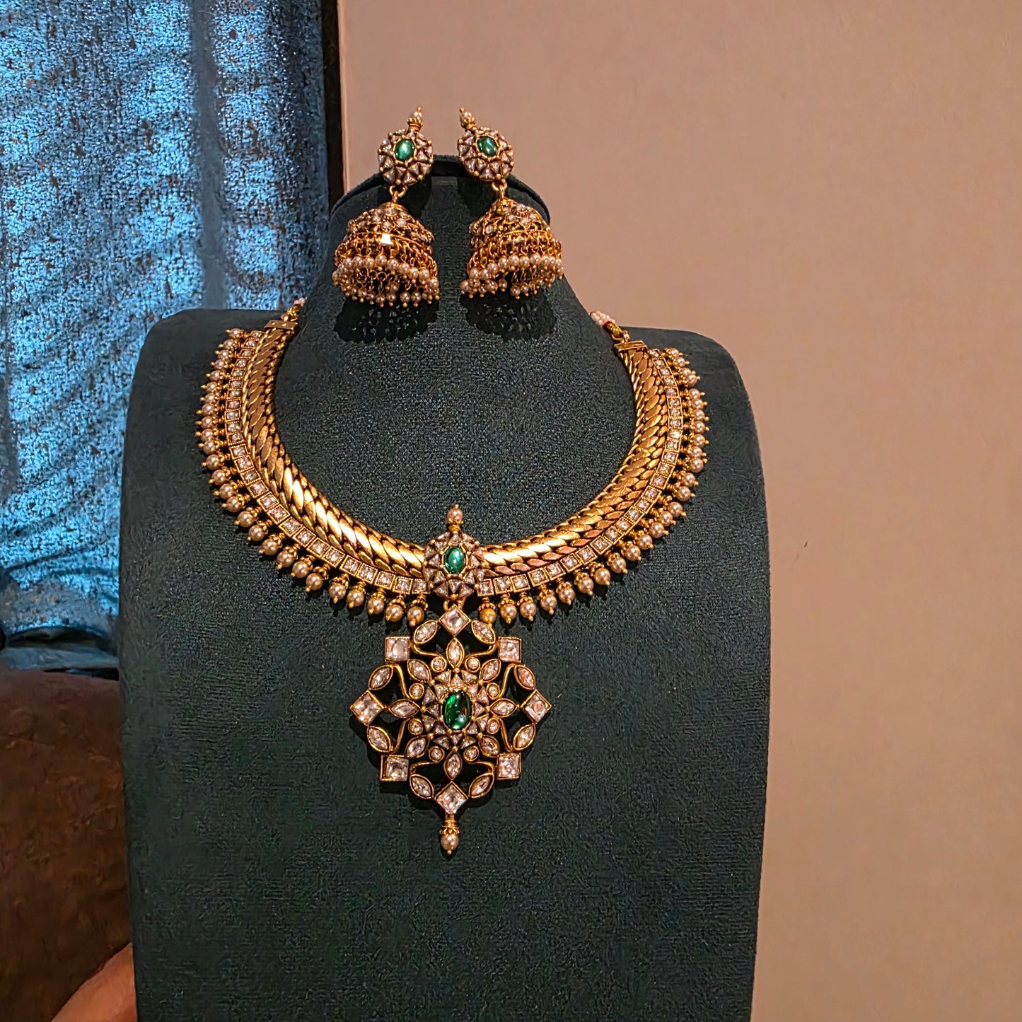 Saumya- jalebi kundan neckset