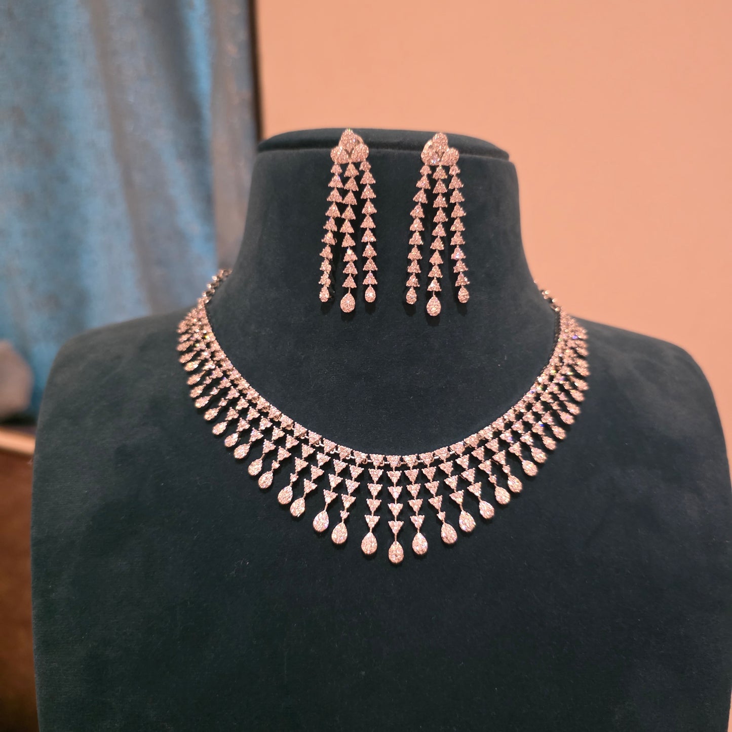 Kamulini- cz stone diamond like neckset