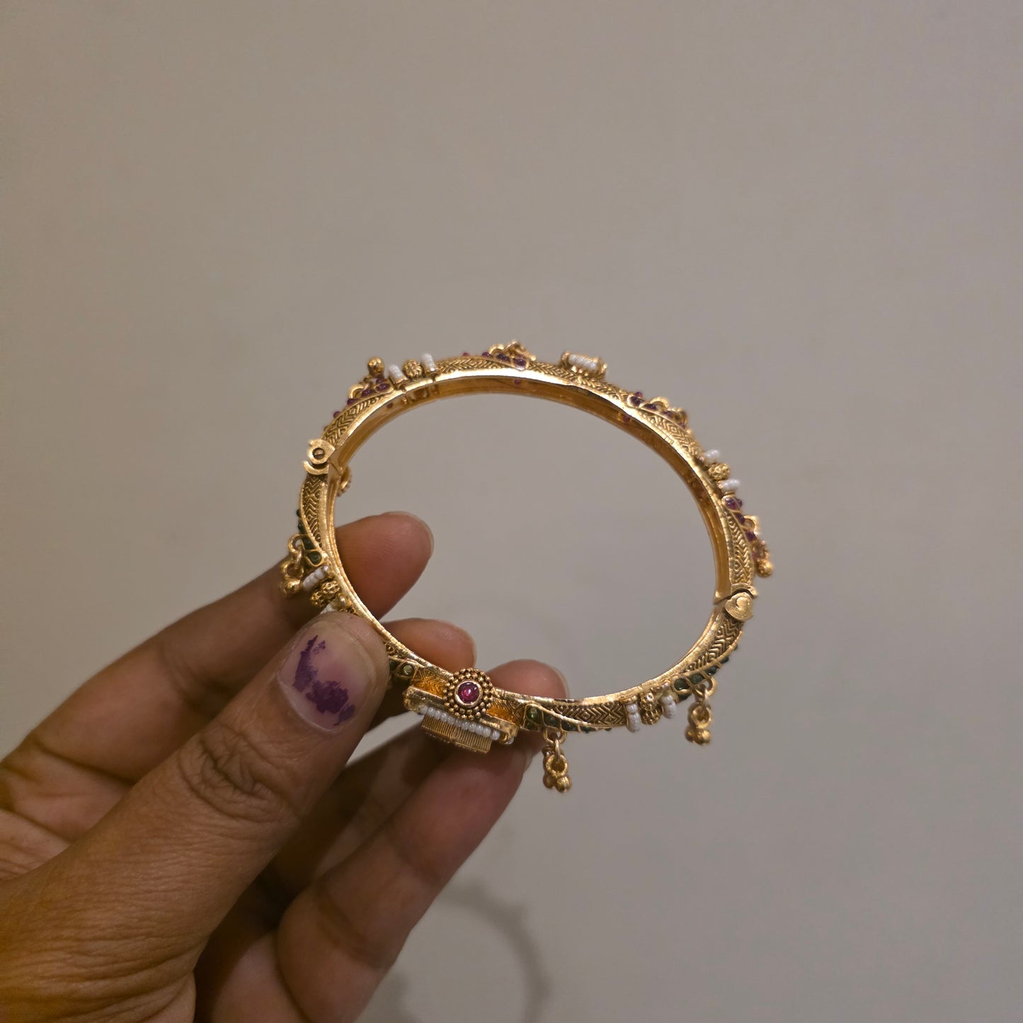 Preethi- oval shaped heritage openable kada bangles