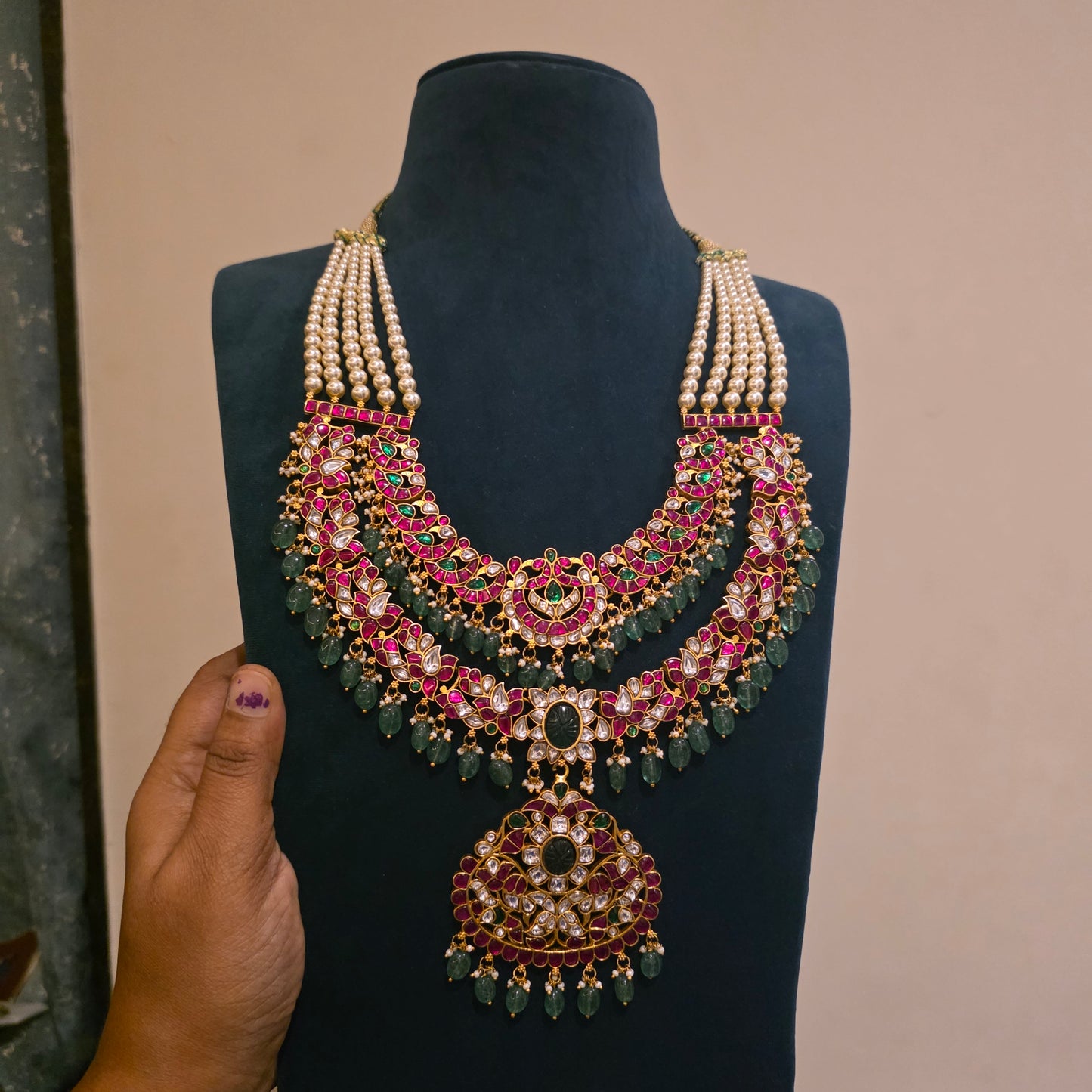 Vadhu- pearl and jadau grand layered haram
