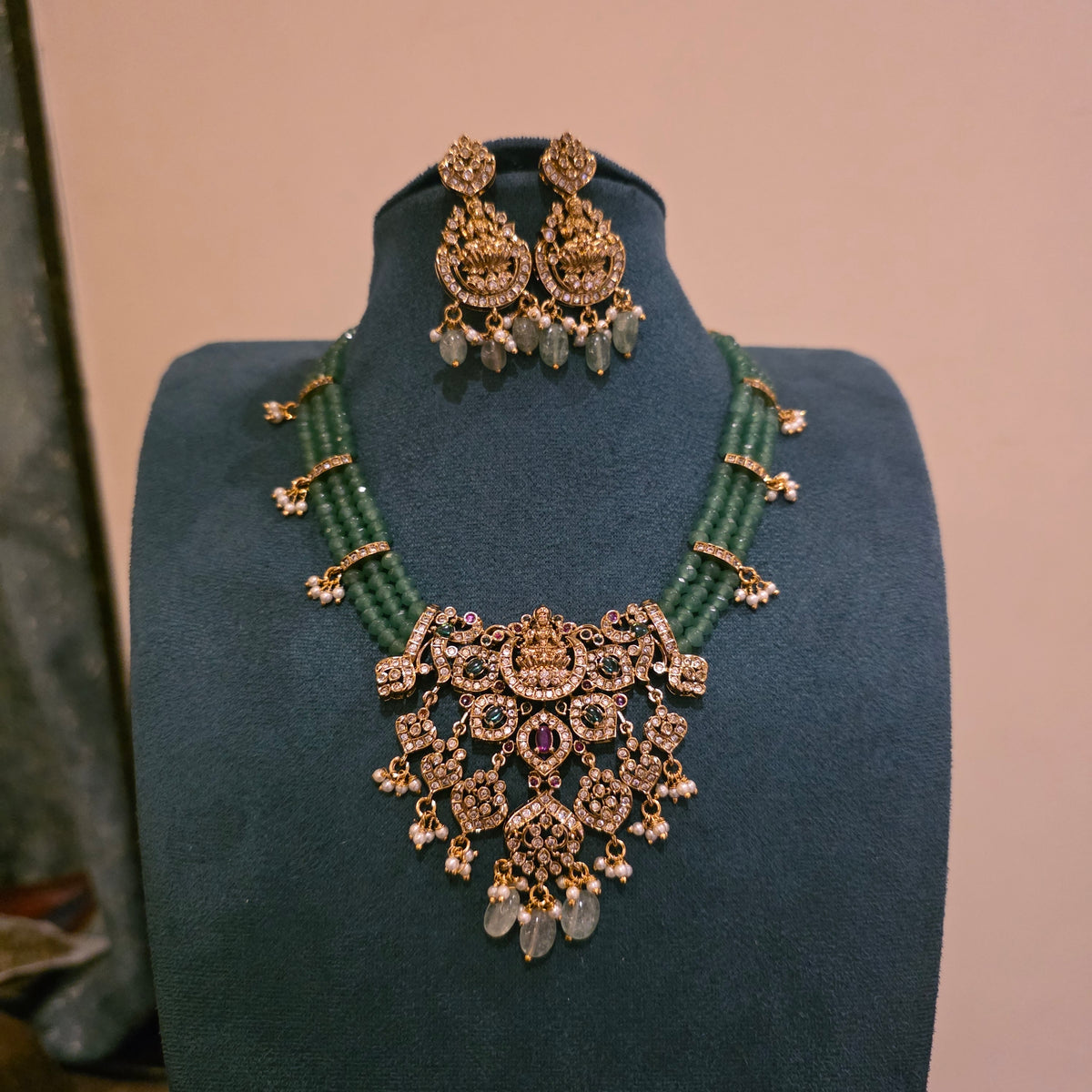 Green crstal victorian neckset