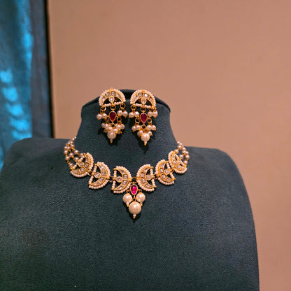 Naina- pearl and kundan choker