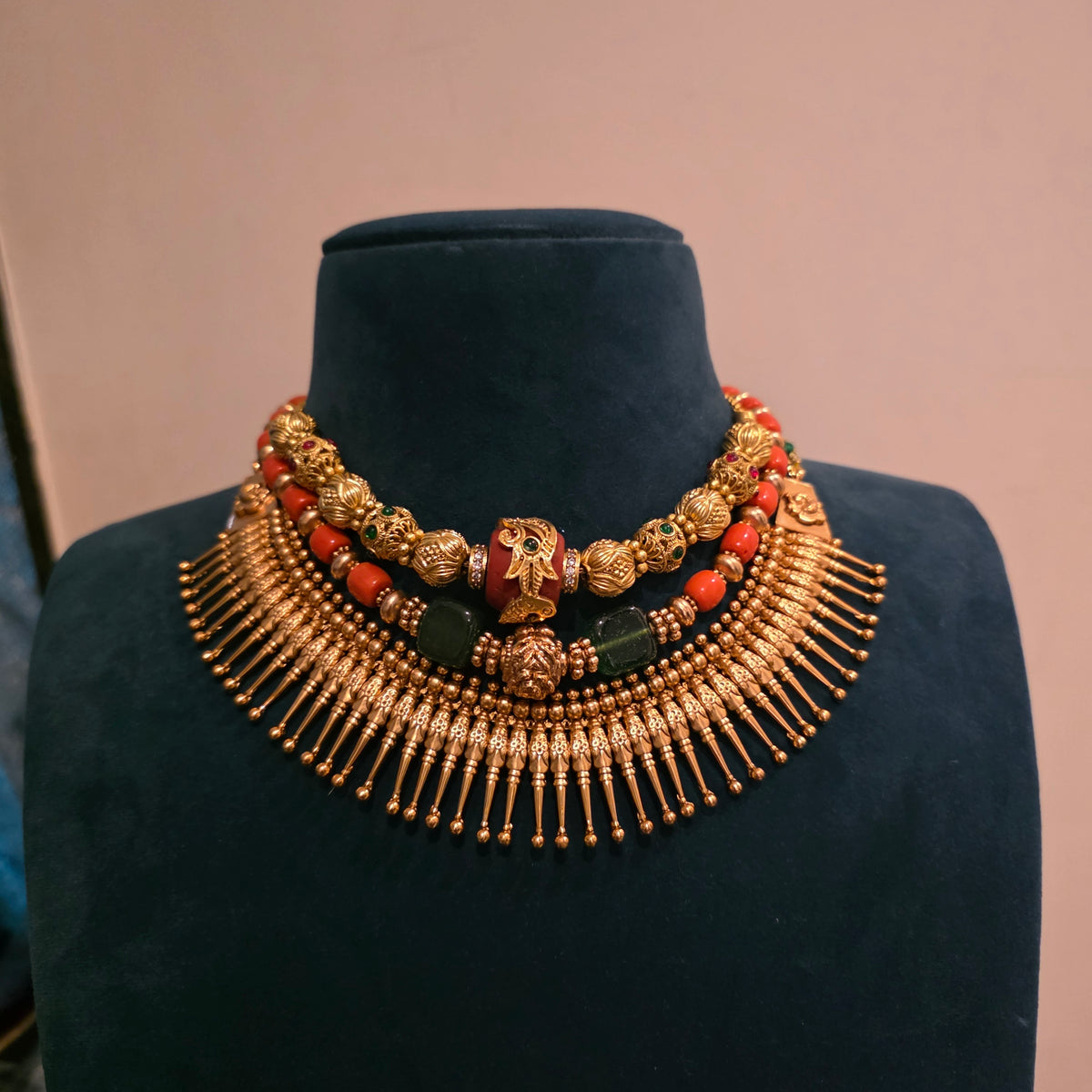 Pravala-3 layered coral necksets