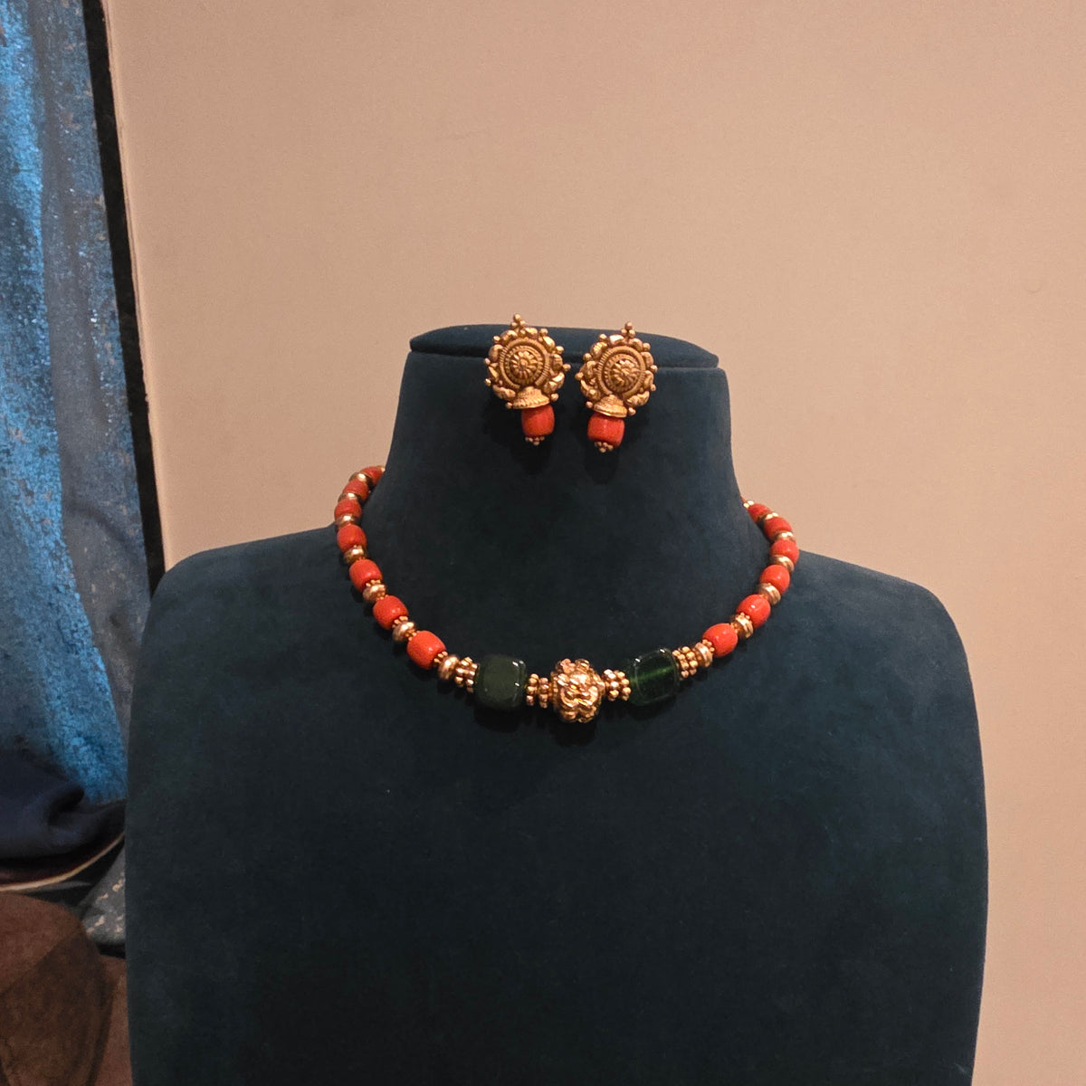 Pravala-3 layered coral necksets