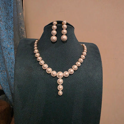 Mutyam- pearl and neckset