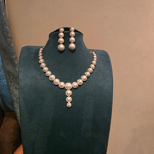 Mutyam- pearl and neckset