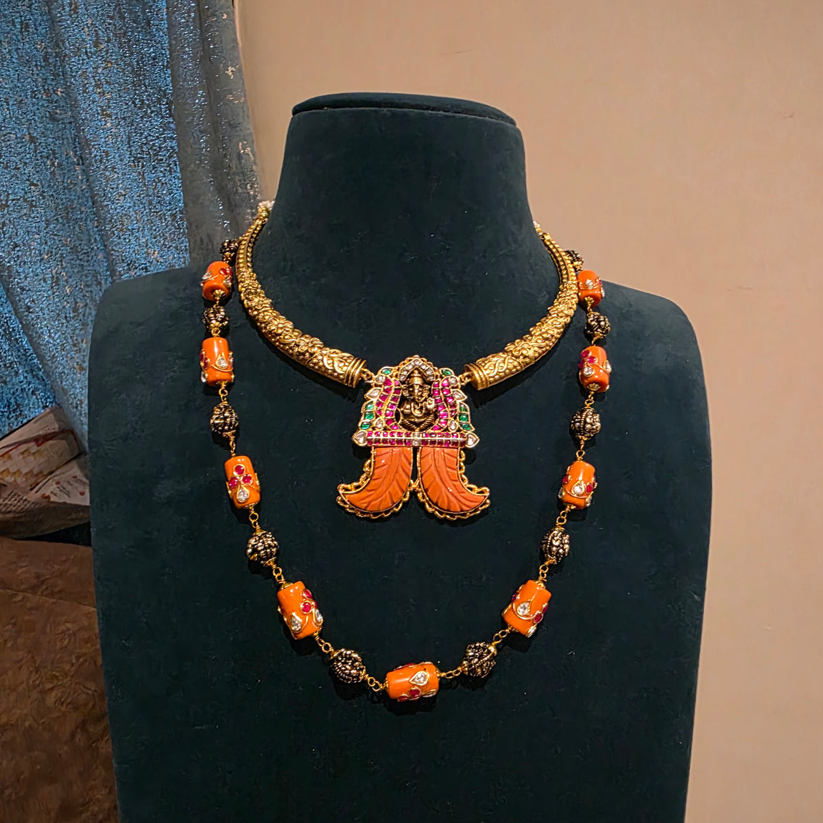 Kanakambaram- hasli with coral mala