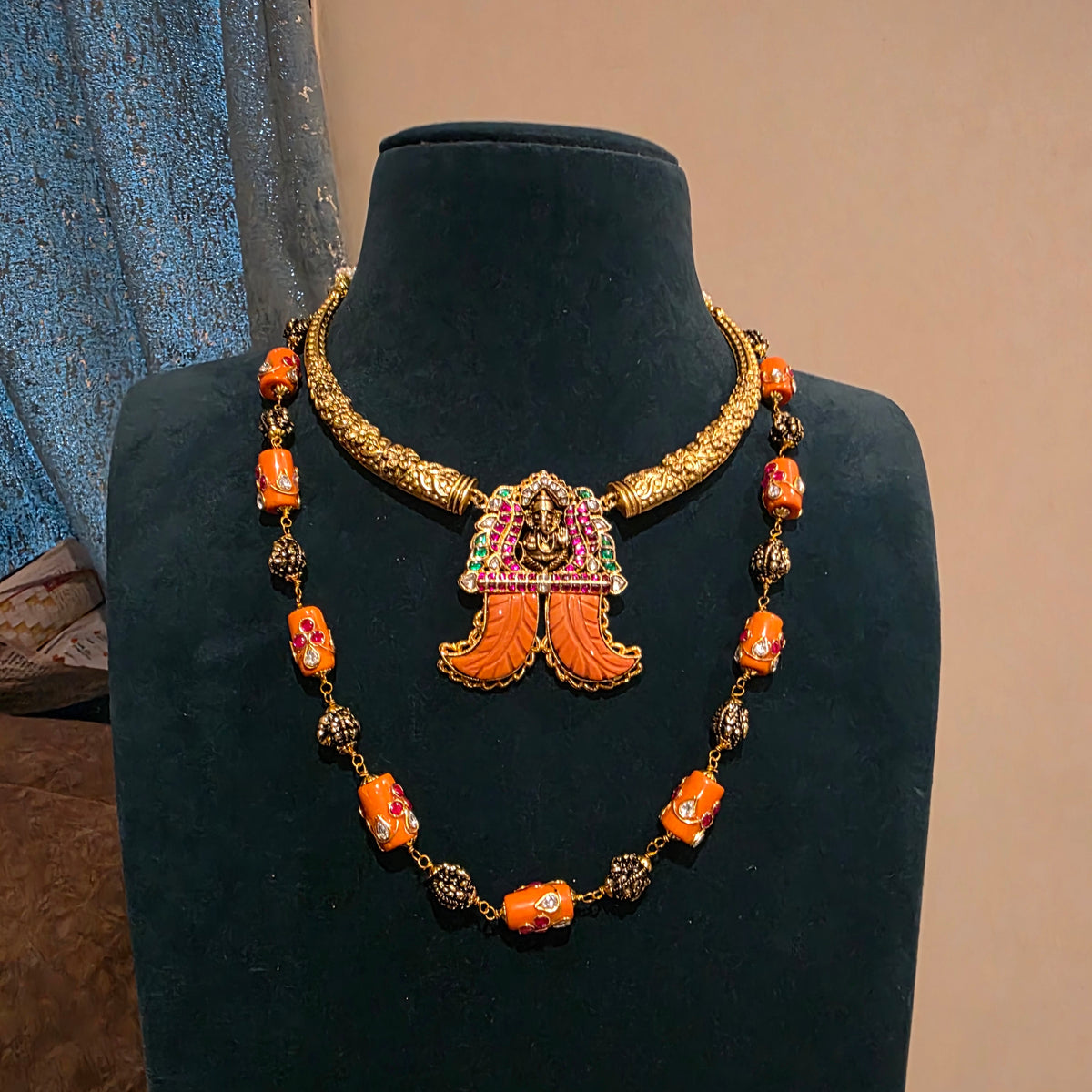 Kanakambaram- hasli with coral mala