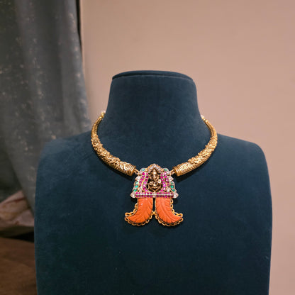 Kanakambaram- hasli with coral mala