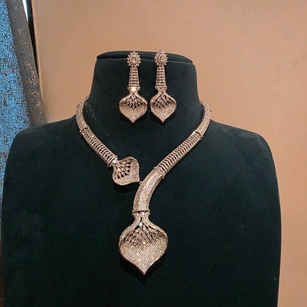 Vinathi- diamond replica hasli with earring
