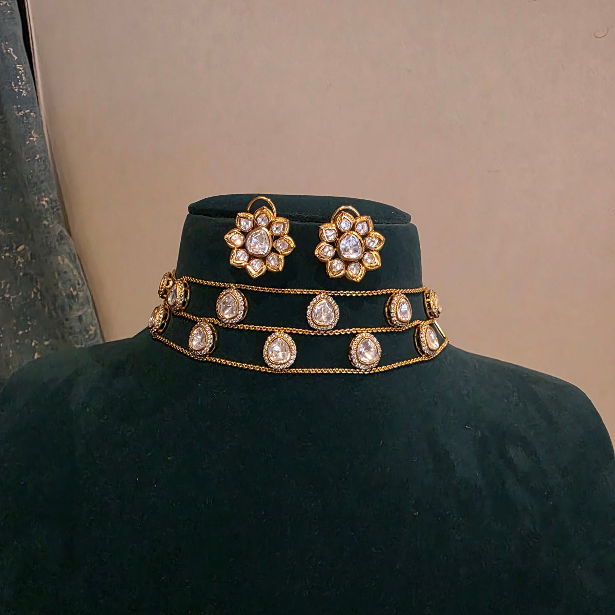 Devayani- polki minimal choker set