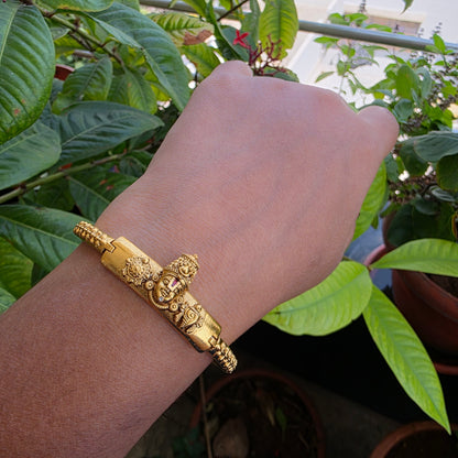 Govinda motif unisex antique finish kada