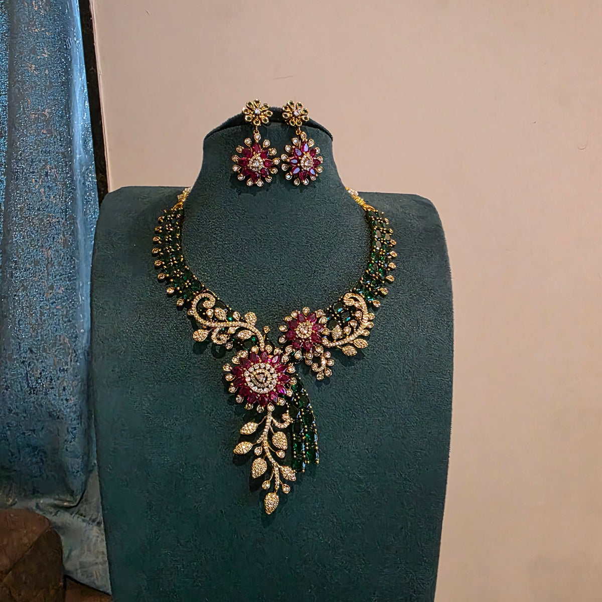 Madhumita- victorian neckset