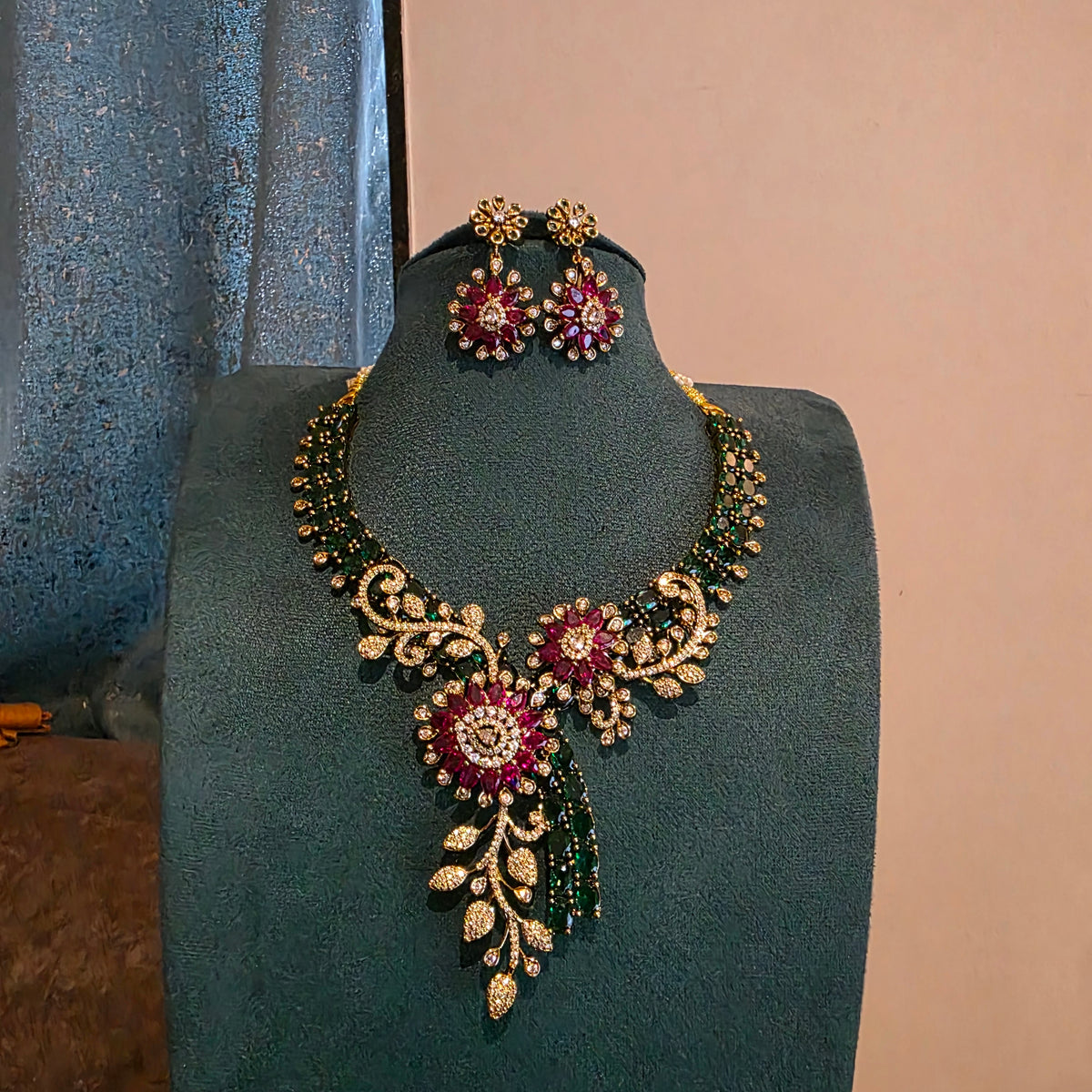 Madhumita- victorian neckset