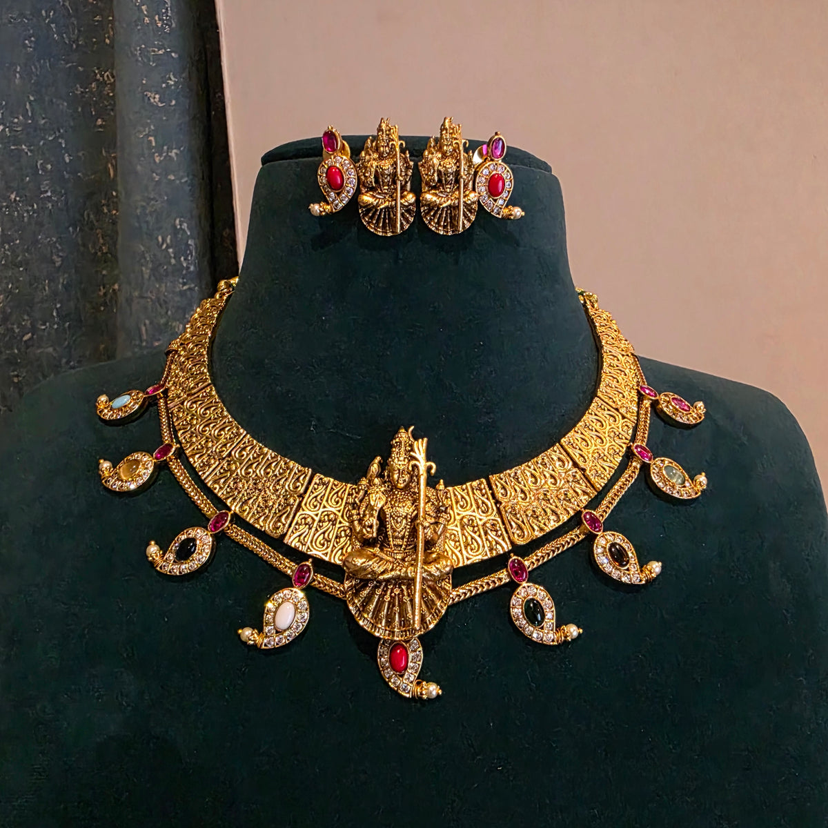 Kamakshi - hasli with navaratan mango neckset
