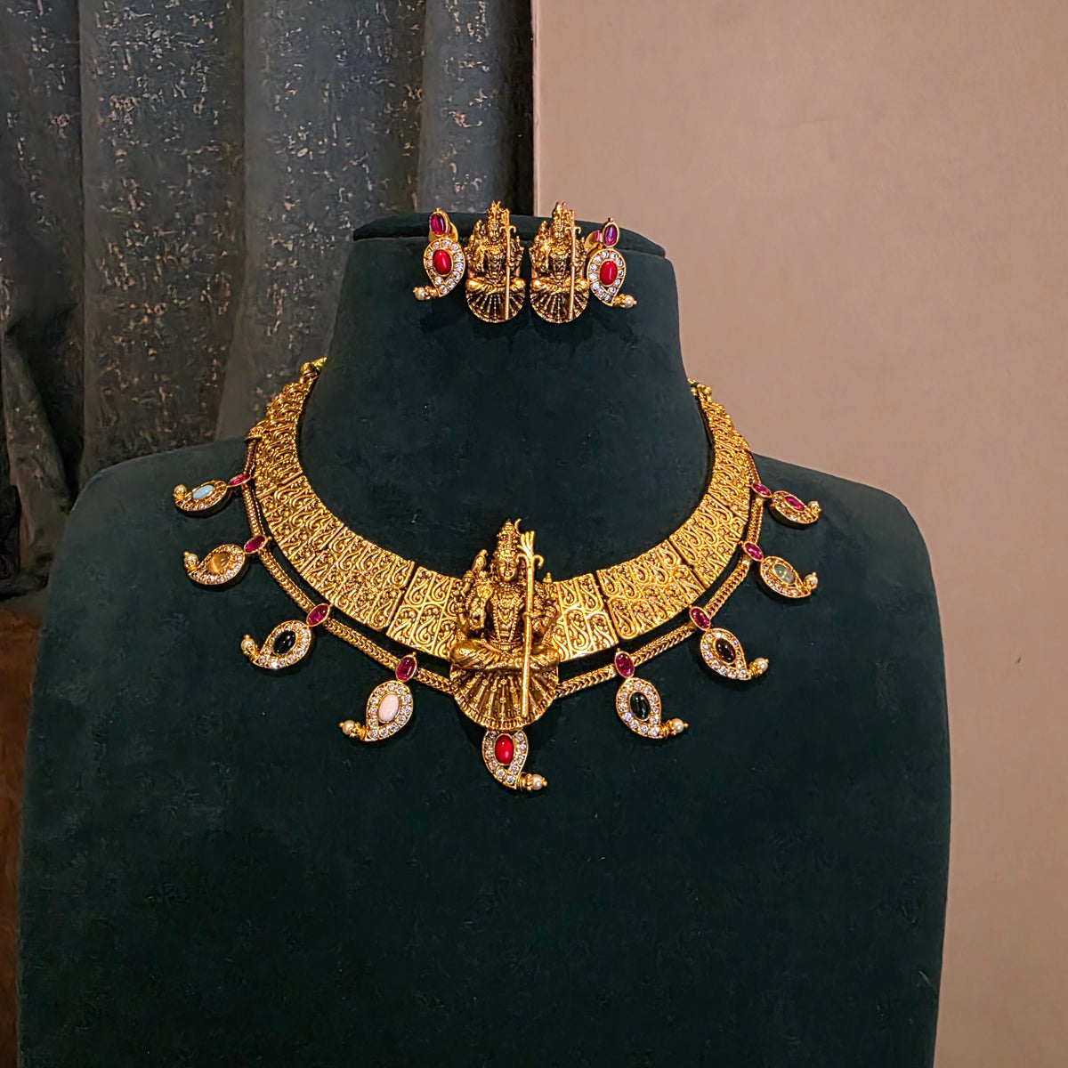 Kamakshi - hasli with navaratan mango neckset