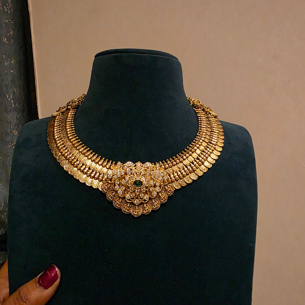 Ruhika- antique kasu mala with detachable pendant