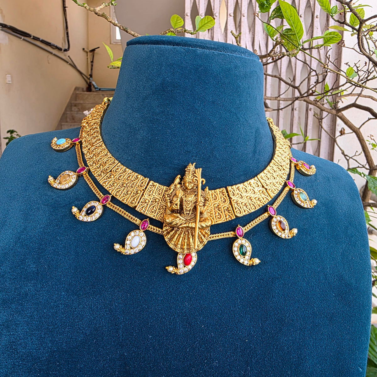 Kamakshi - hasli with navaratan mango neckset
