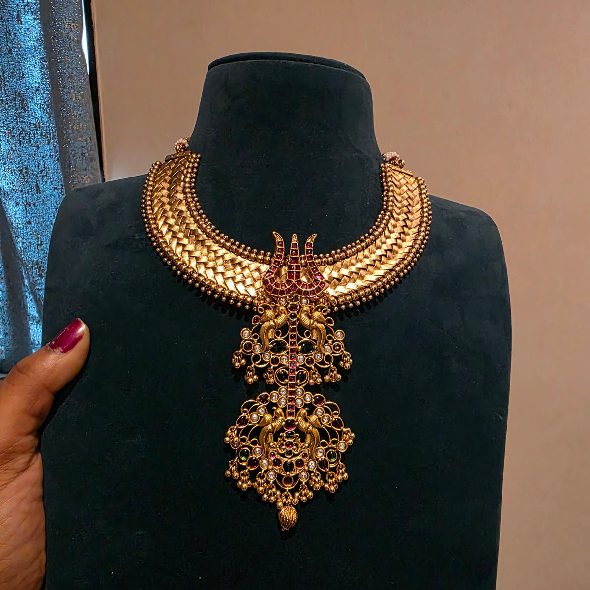 Trishul- hasli with removable kemp pendant