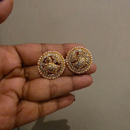 Morika- ad studs with pearl detailing