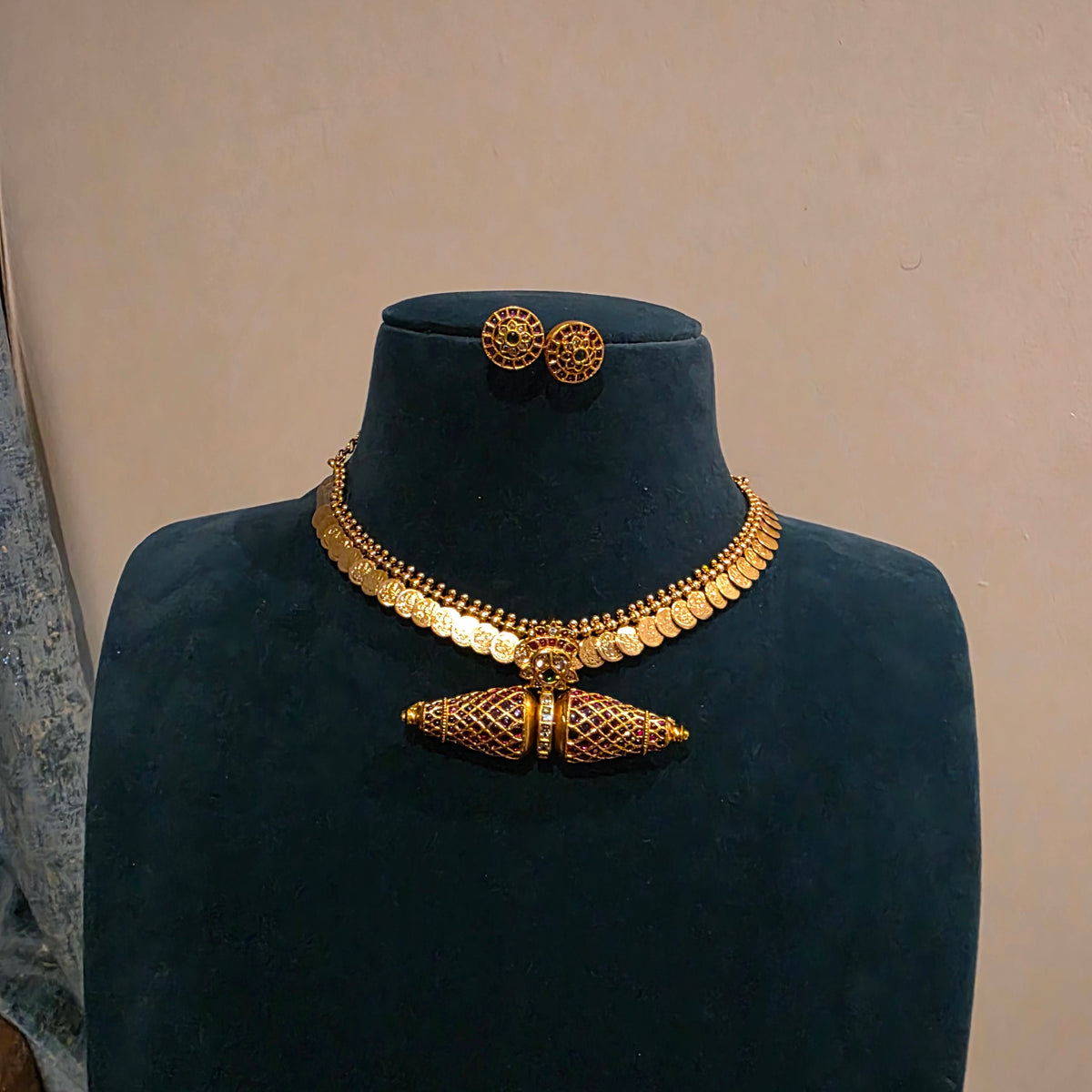 Devradh-vintage kemp stone gundla mala with kasu mala