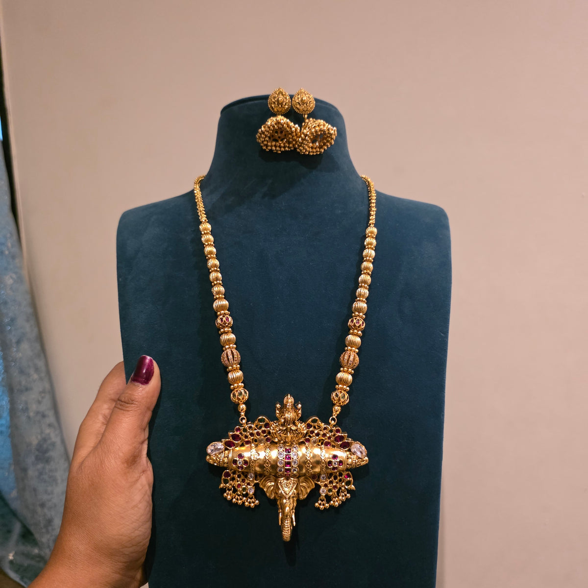 Devradh-vintage kemp stone gundla mala with kasu mala