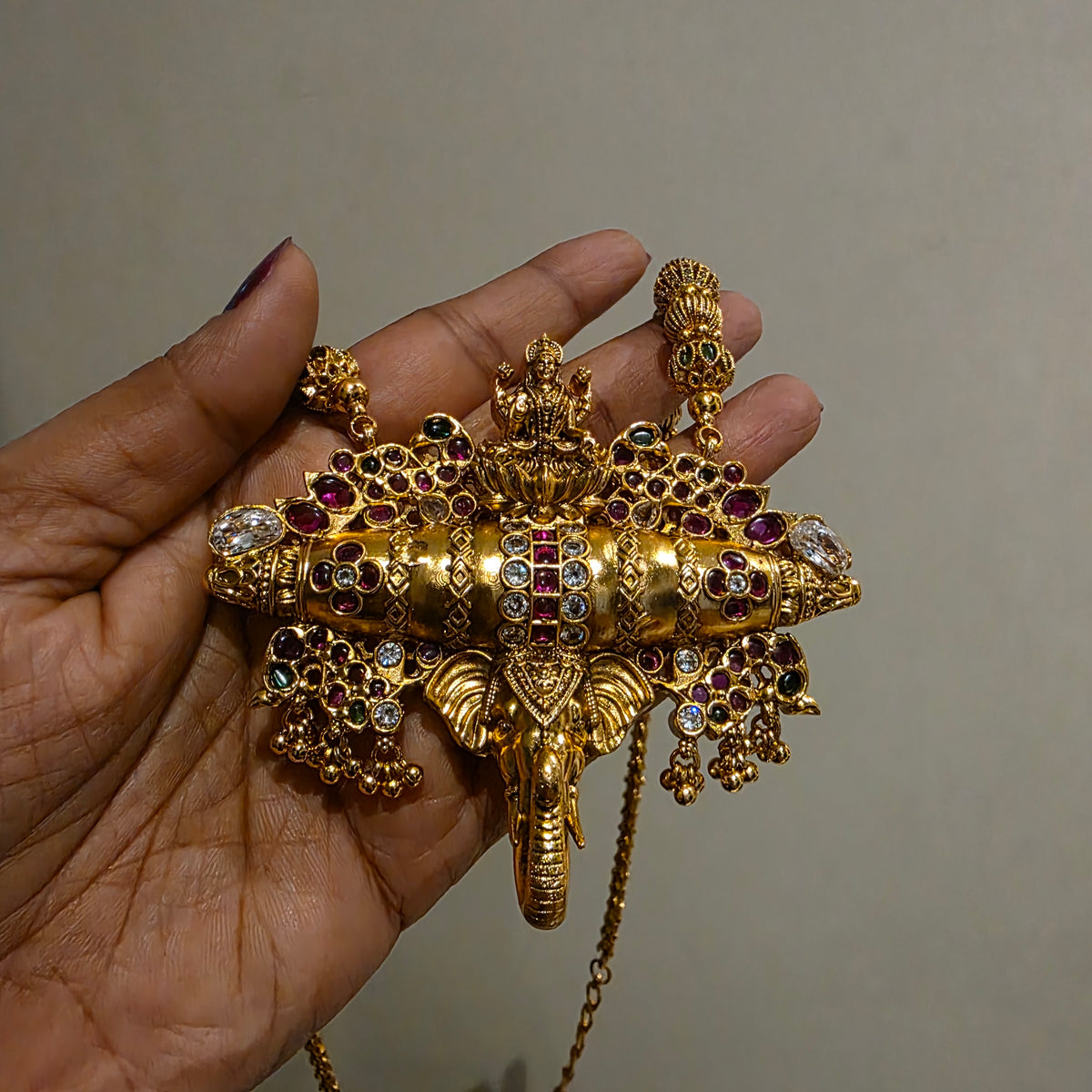 Devradh-vintage kemp stone gundla mala with kasu mala