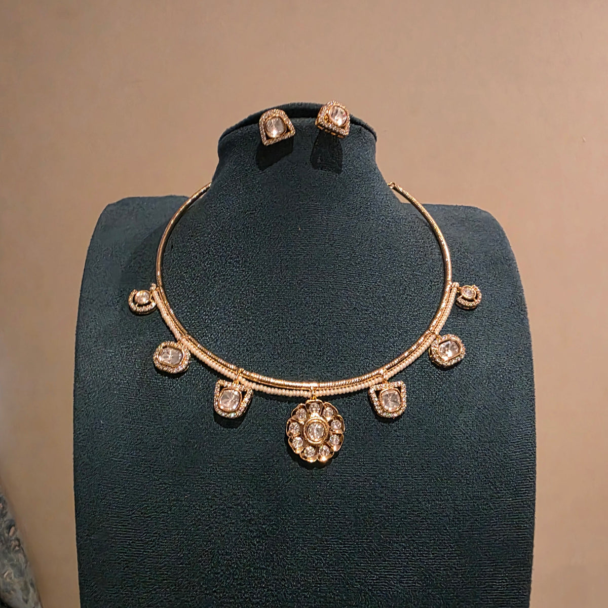 Kiara- polki drop hasli with pearl detailing