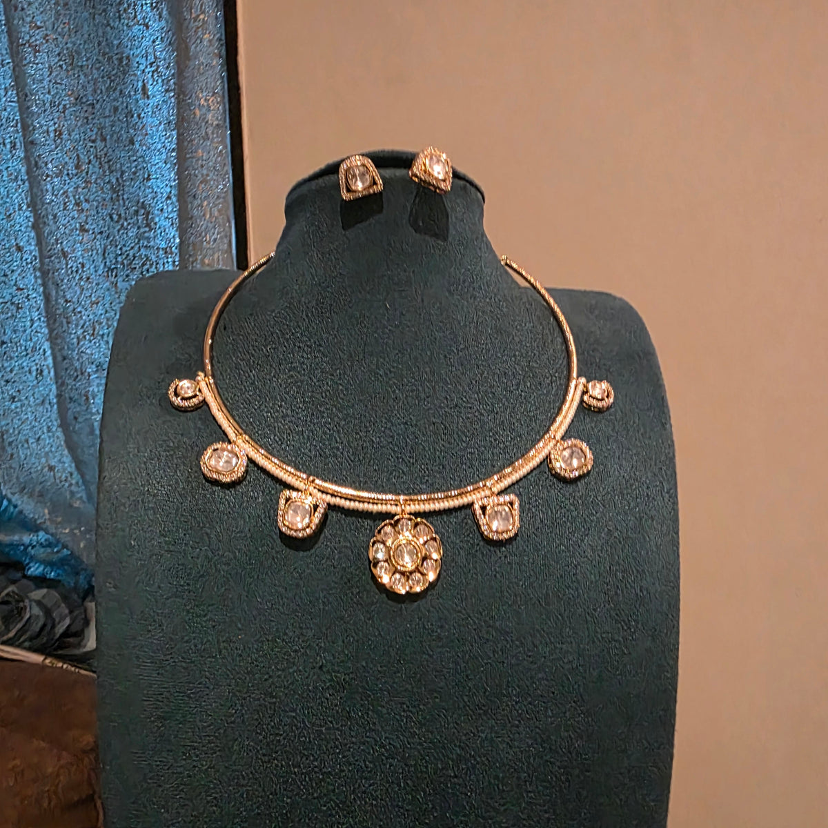 Kiara- polki drop hasli with pearl detailing