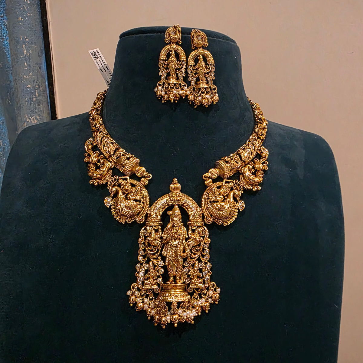 Meenakshi antique hasli