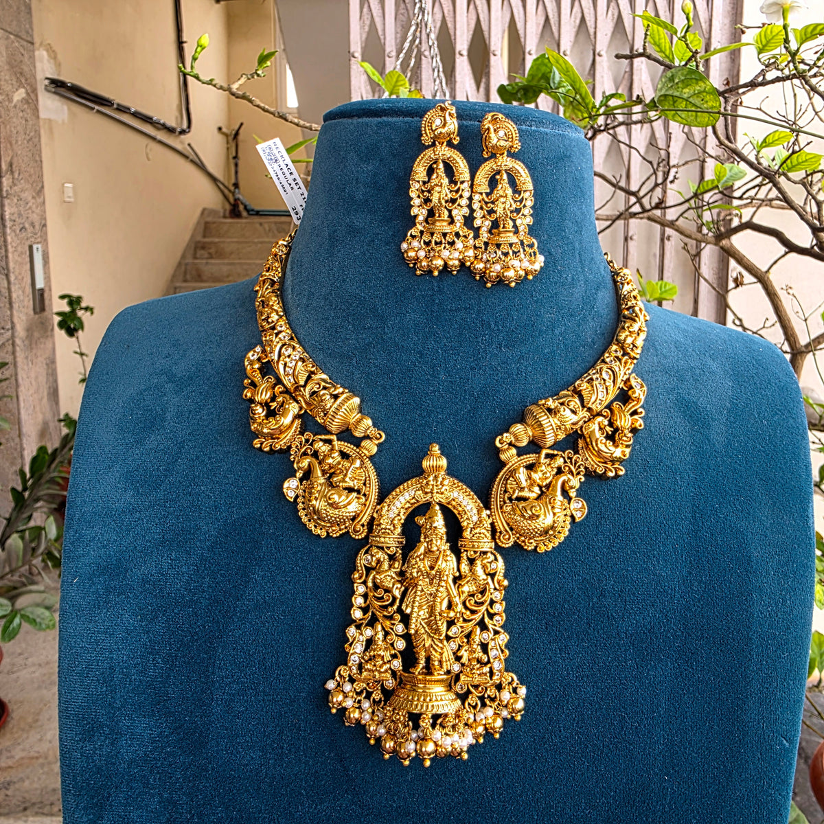 Meenakshi antique hasli