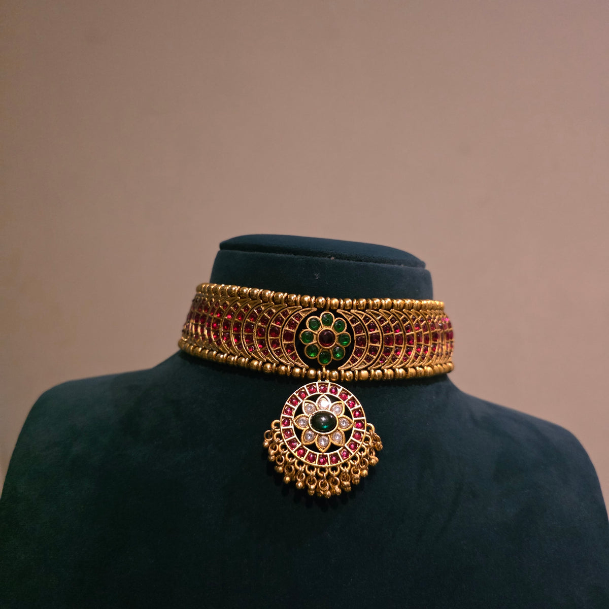 Kalpa- reversible kemp choker
