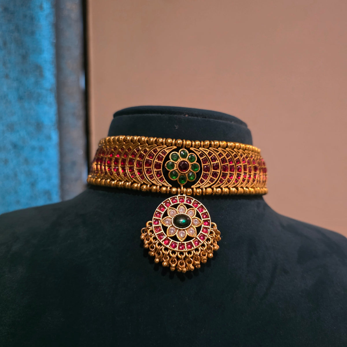 Kalpa- reversible kemp choker