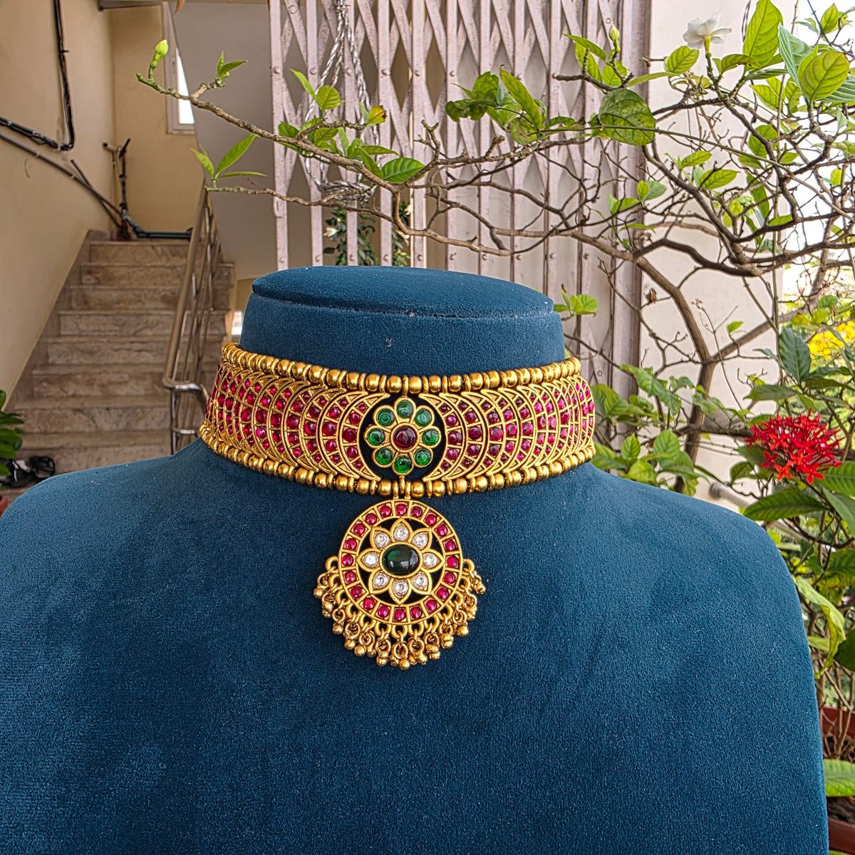 Kalpa- reversible kemp choker