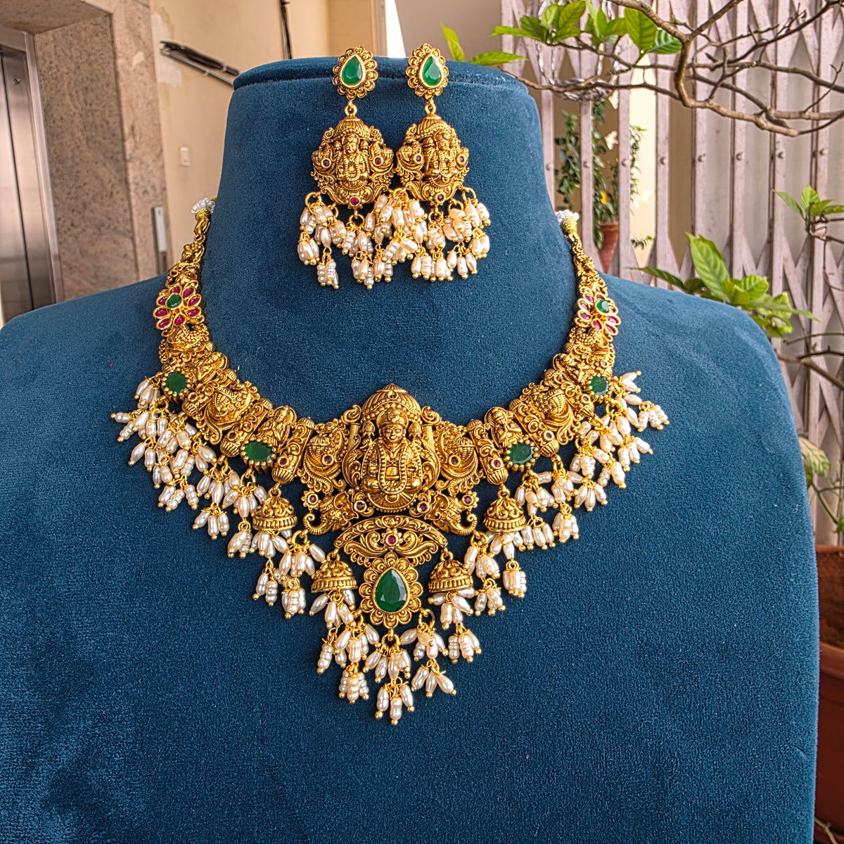 Hassini- antique gold jewellery with rice pearls