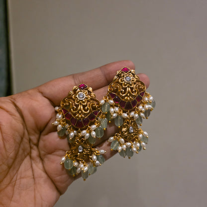 Swaroopa- jadau and pearl neckset