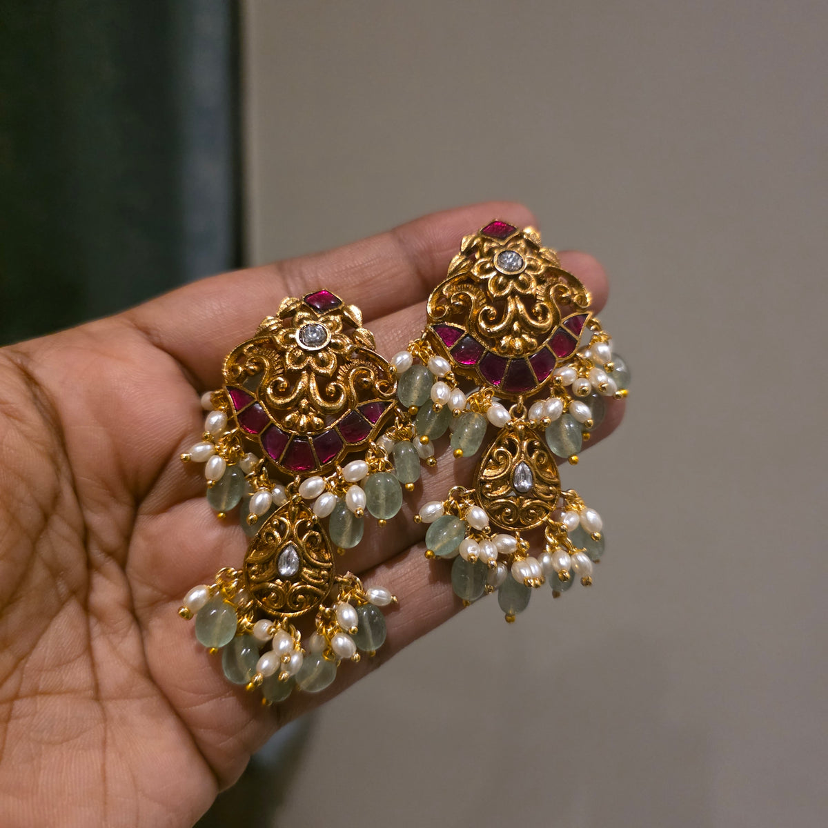 Swaroopa- jadau and pearl neckset
