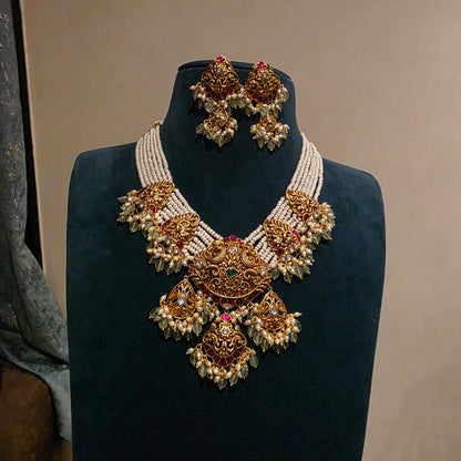 Swaroopa- jadau and pearl neckset