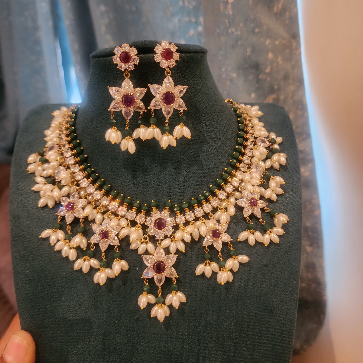Flower motifs with Uncut cz stonesguttapusalu neckset